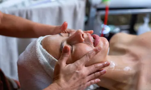 Deep Cleansing Facial | Plastic Surgery India